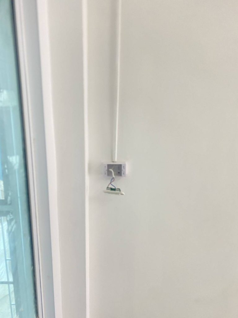 เดินสายจ่ายปลั๊ก