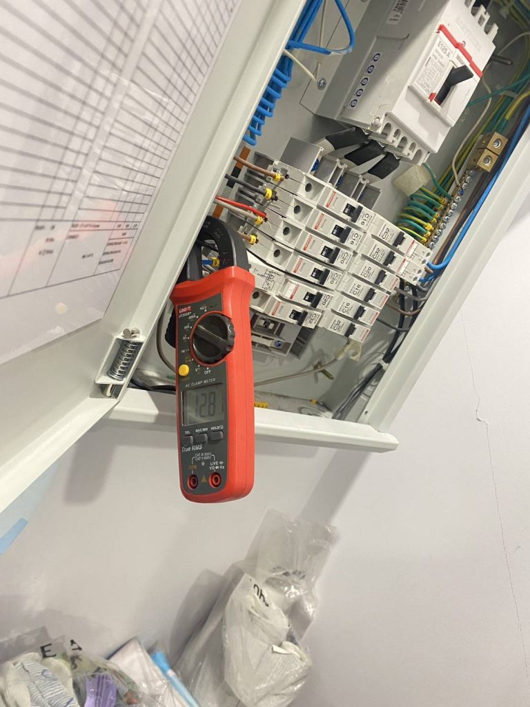 วัดกระแสตู้โหลดเซ็นเตอร์