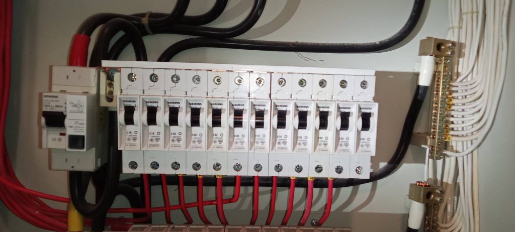 เซอร์กิตเบรกเกอร์