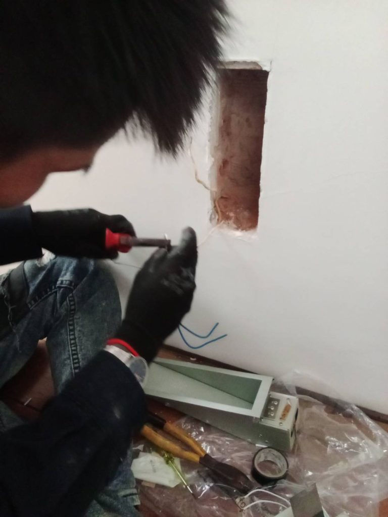 ซ่อมโคมไฟฝังผนัง