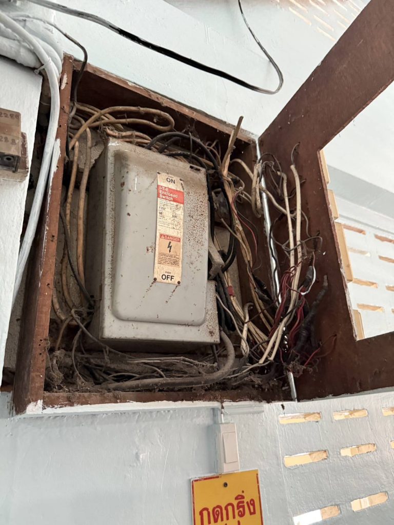 สายไฟในตู้ไฟ