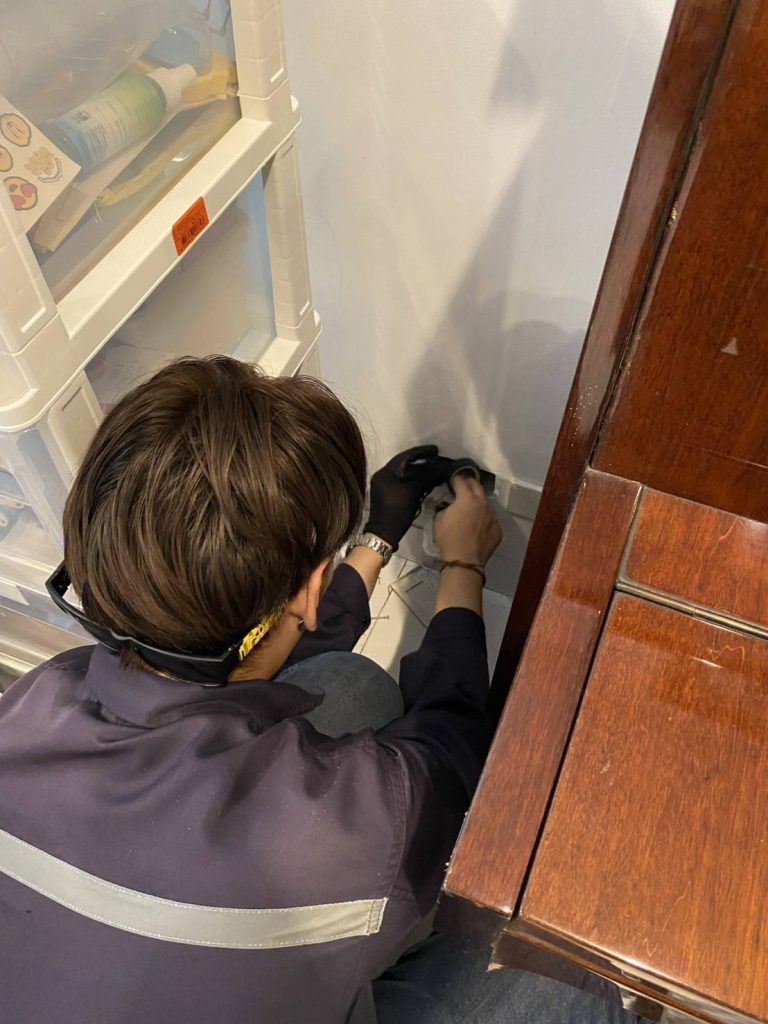 ช่างไฟฟ้าเข้าตรวจเช็กระบบไฟ