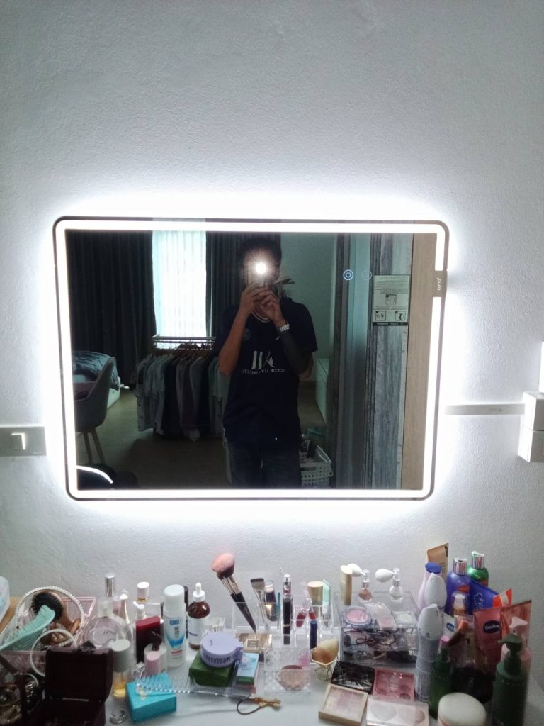 งานติดตั้งปลั๊กไฟและledหลังกระจก