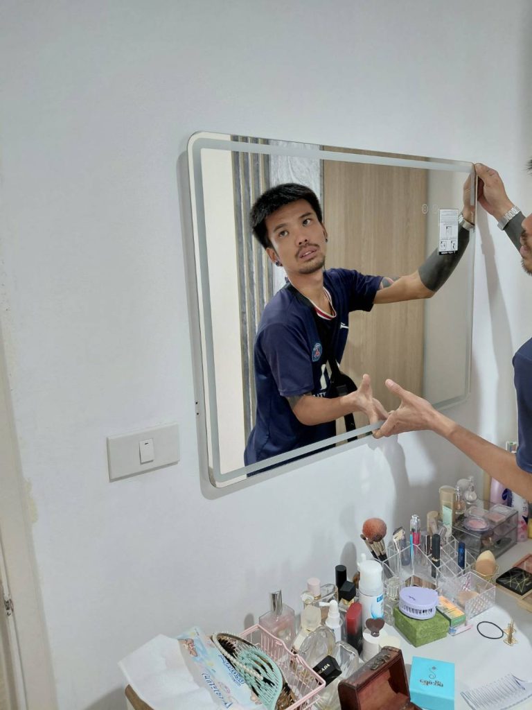 ติดตั้งกระจกพร้อมไฟled