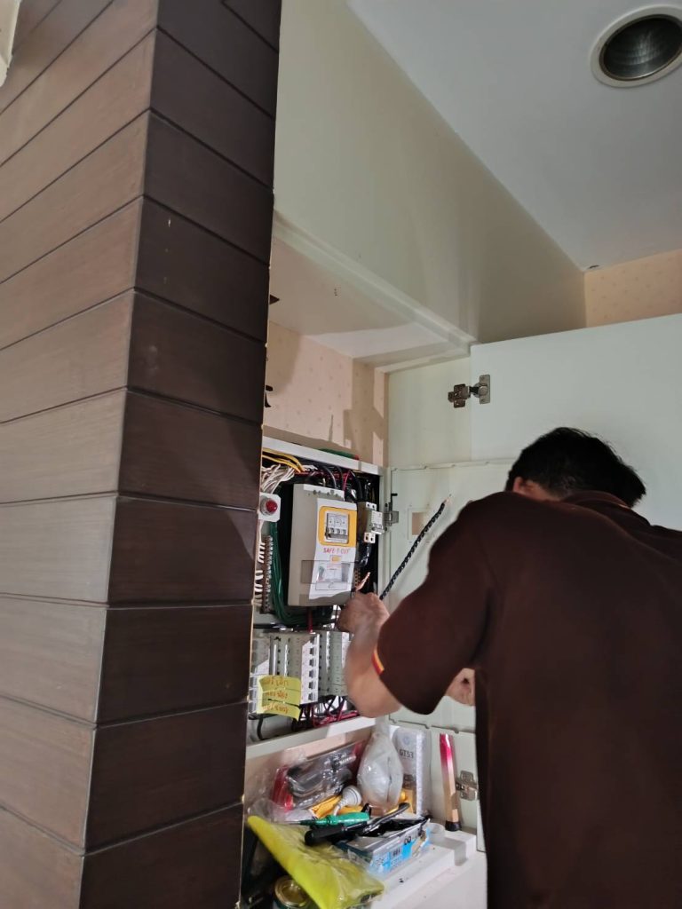 ตรวจเช็กตู้โหลด