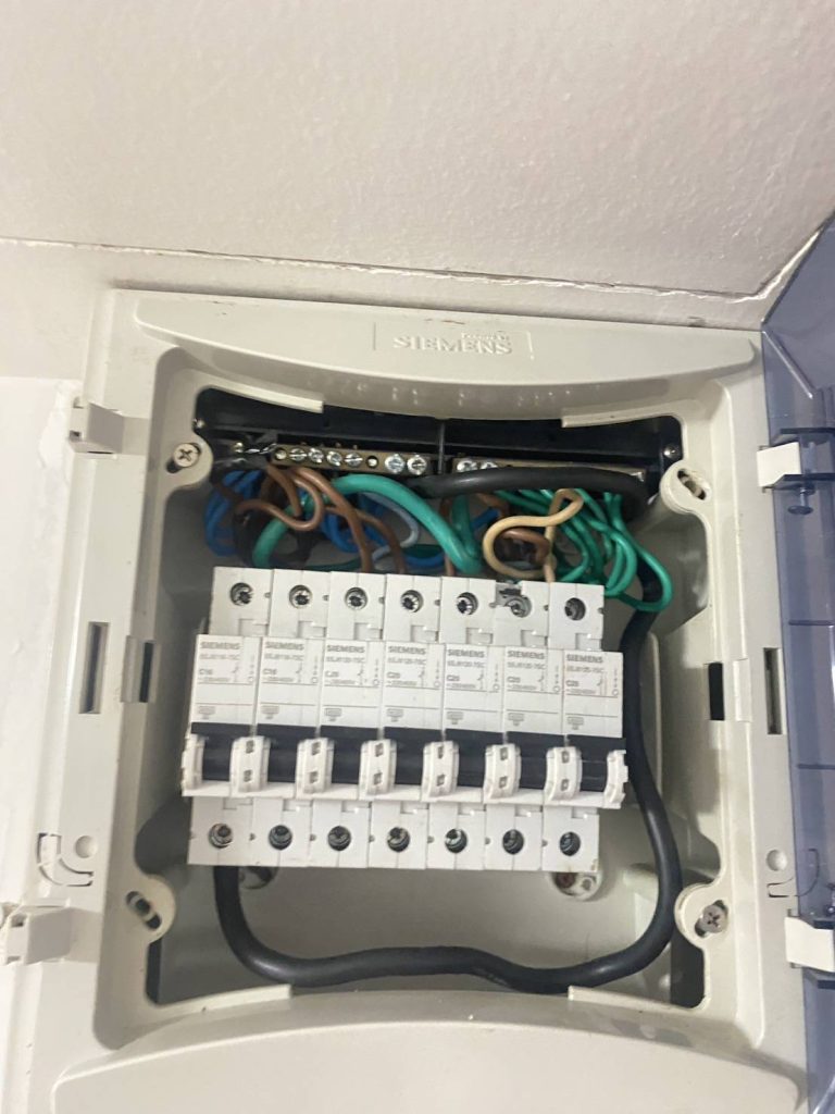 ตู้คอนซูมเมอร์