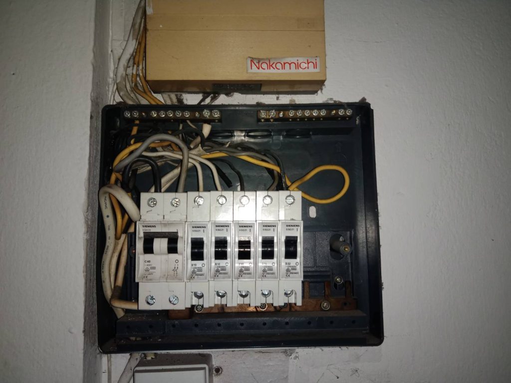 เบรกเกอร์