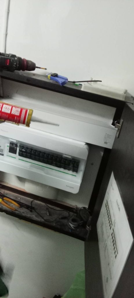 ติดตั้งตู้คอนซูมเมอร์ยูนิต