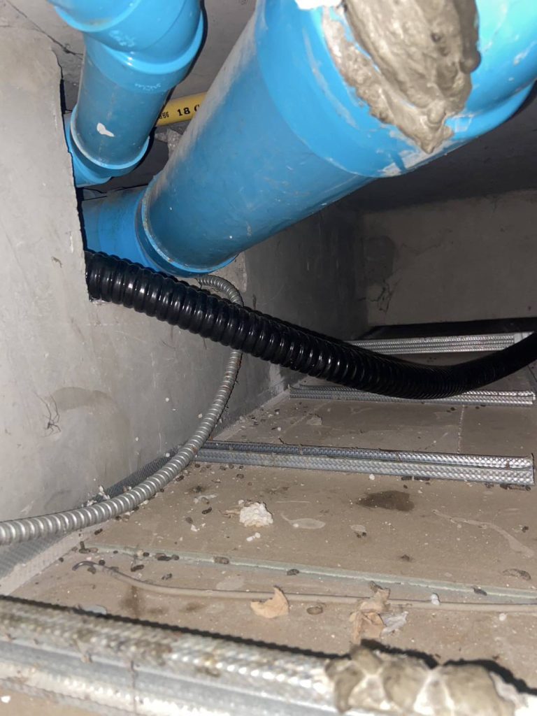 แนวท่อสายไฟบนฝ้า