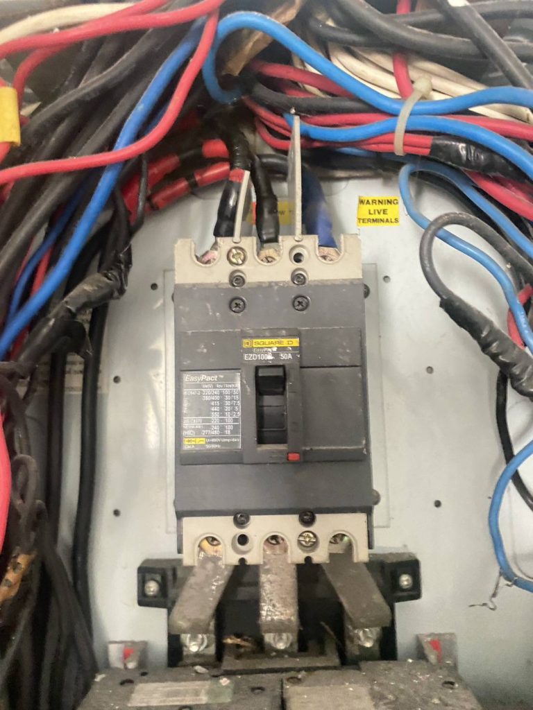 เมนเบรกเกอร์