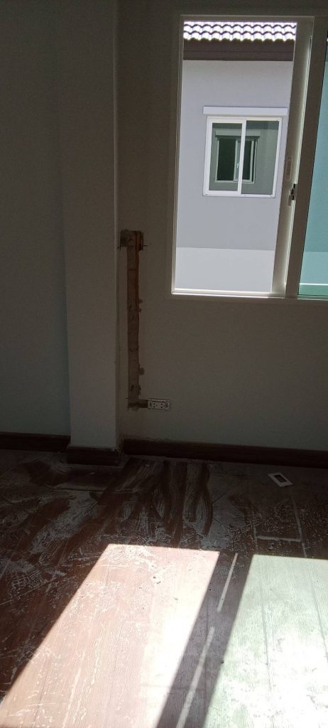 กรีดปูนฝังสายไฟ