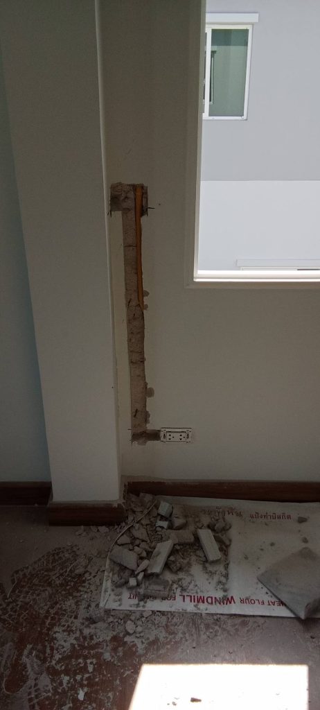 กรีดปูนฝังสายไฟ