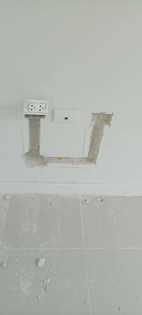 กรีดปูนฝังสายไฟ