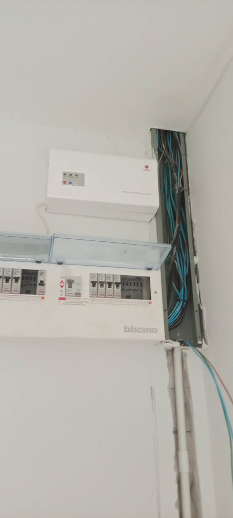 กรีดผนังฝังระบบไฟฟ้า