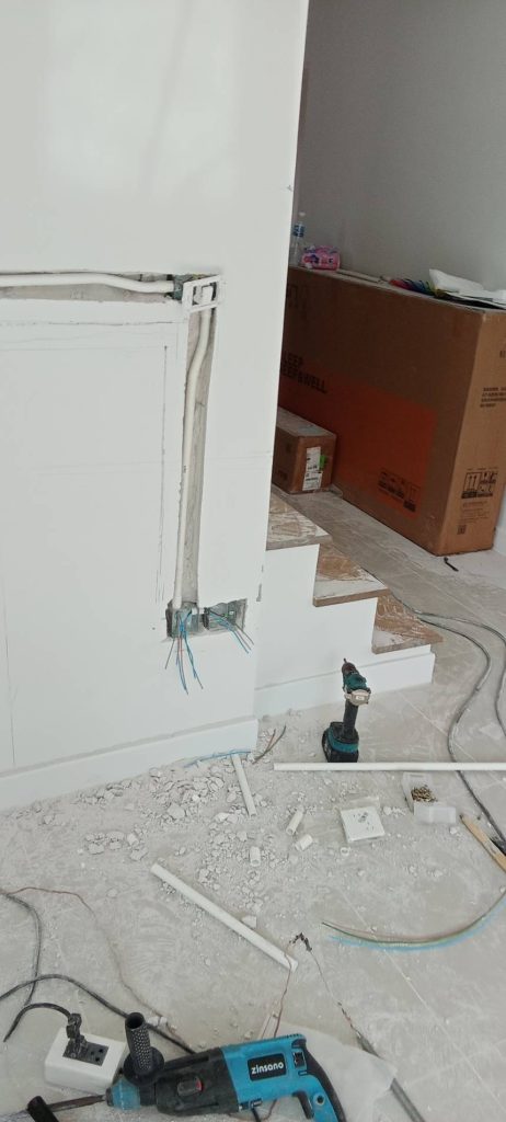 งานฝังท่อสายไฟ