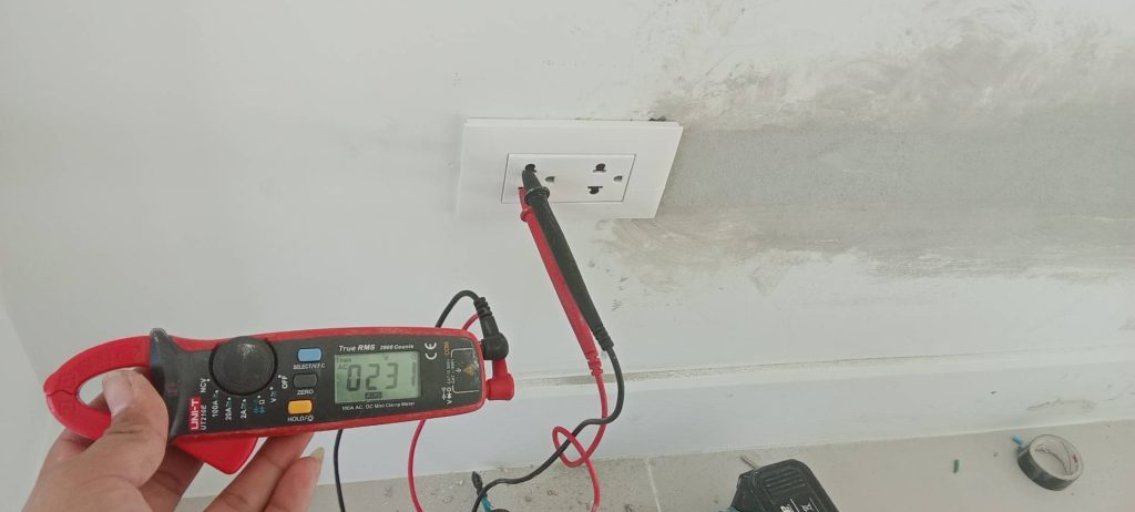 ตรวจเช็กปลั๊กไฟ