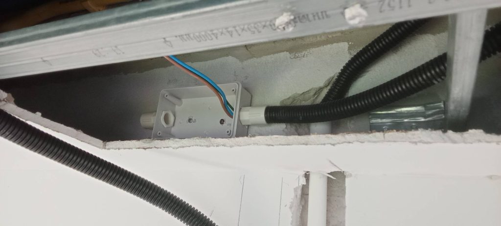 กล่องพักสายไฟ