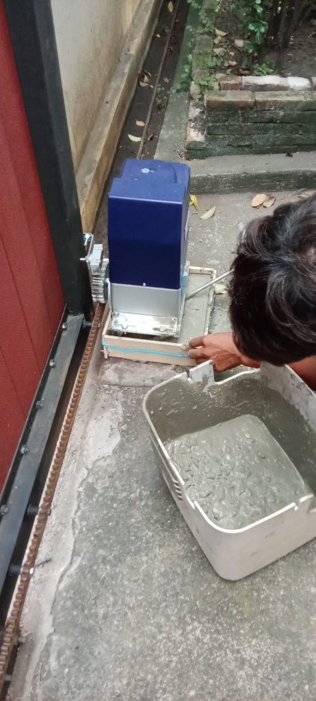 ก่อฐานมอเตอร์ประตูรีโมท