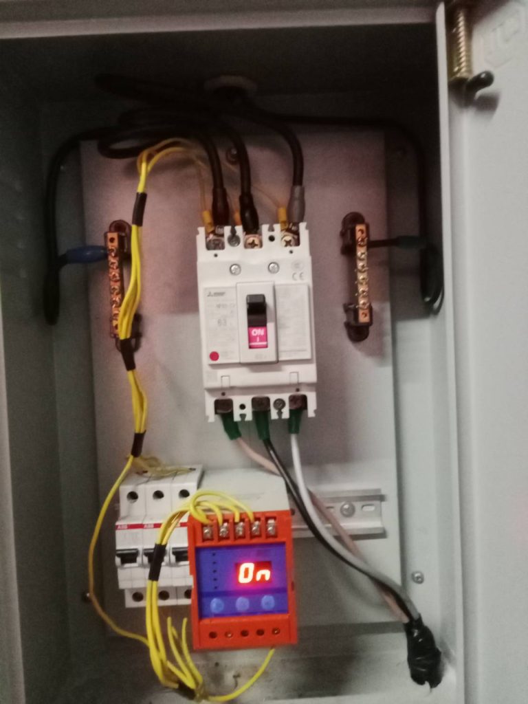 เมนเบรกเกอร์