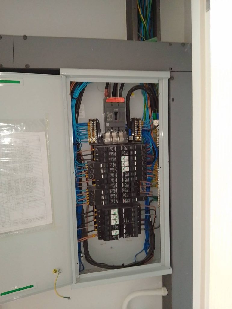 ติดตั้งตู้โหลดเซ็นเตอร์ใหม่