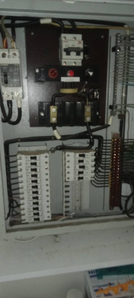 ตรวจเช็กตู้เมน