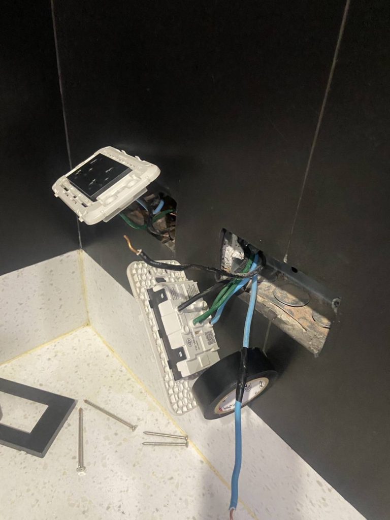 เปลี่ยนปลั๊กไฟใหม่