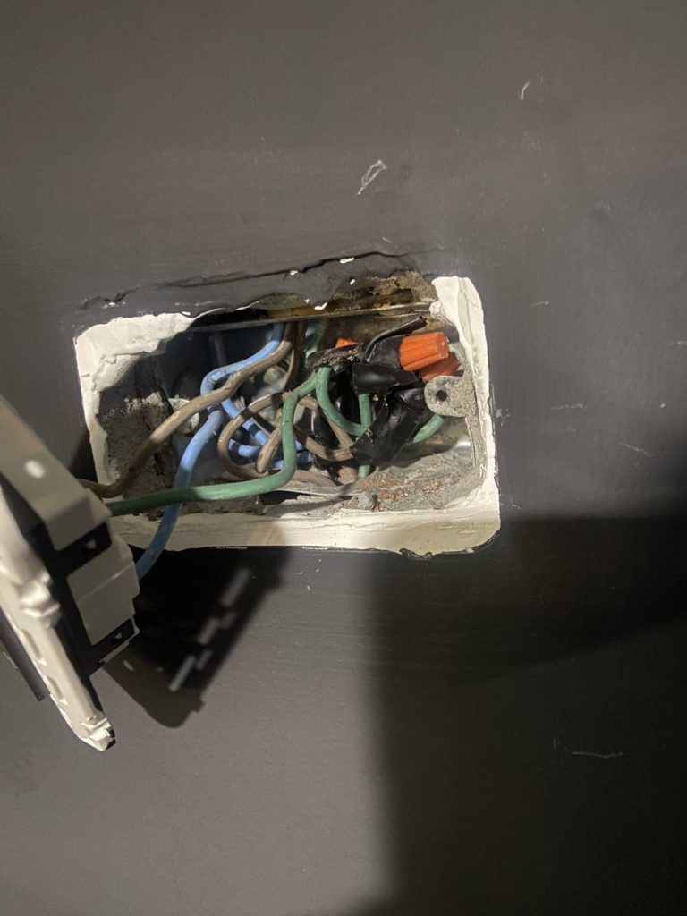 เปลี่ยนปลั๊กไฟใหม่