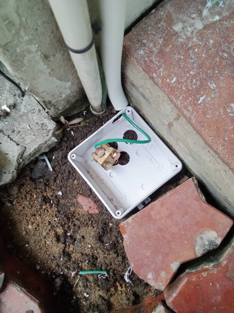 จุดติดตั้งแท่งกราวด์