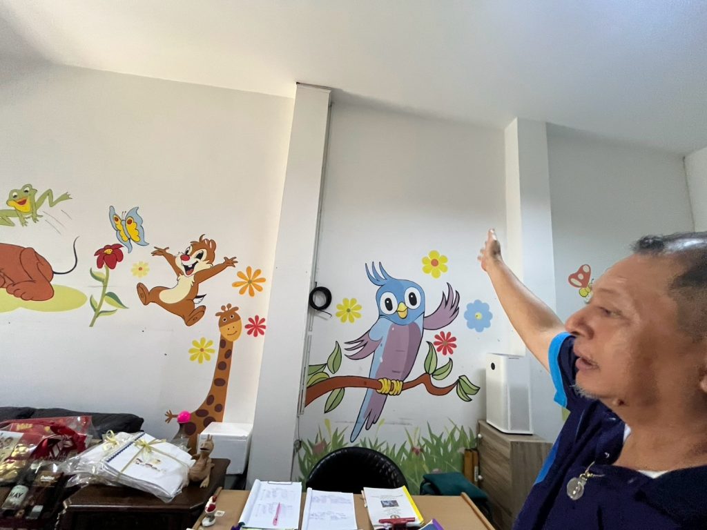 ลูกค้าชี้จุดที่ต้องการติดตั้ง