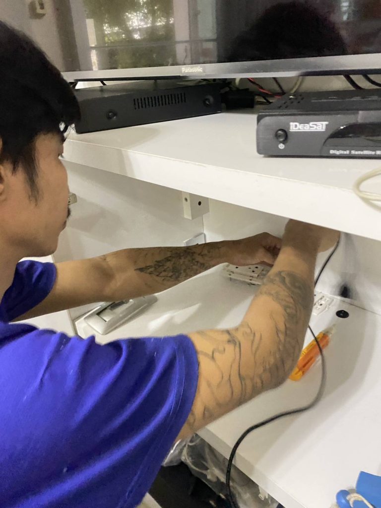 ตรวจเช็กปลั๊กไฟ