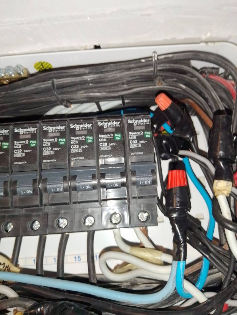 ตู้คอนซูมเมอร์