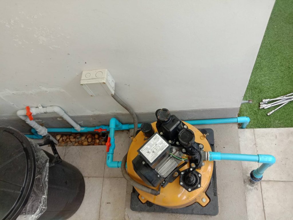 ปั๊มน้ำและกล่องกันน้ำ