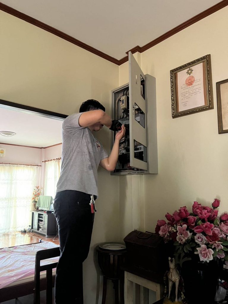 ตรวจสอบการใช้งานของตู้เบรกเกอร์