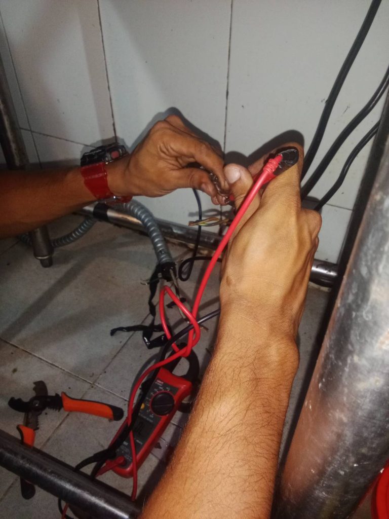 ตรวจเช็กสายไฟ