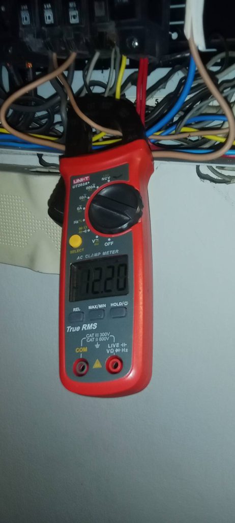 วัดไฟโดยใช้ Clampmeter