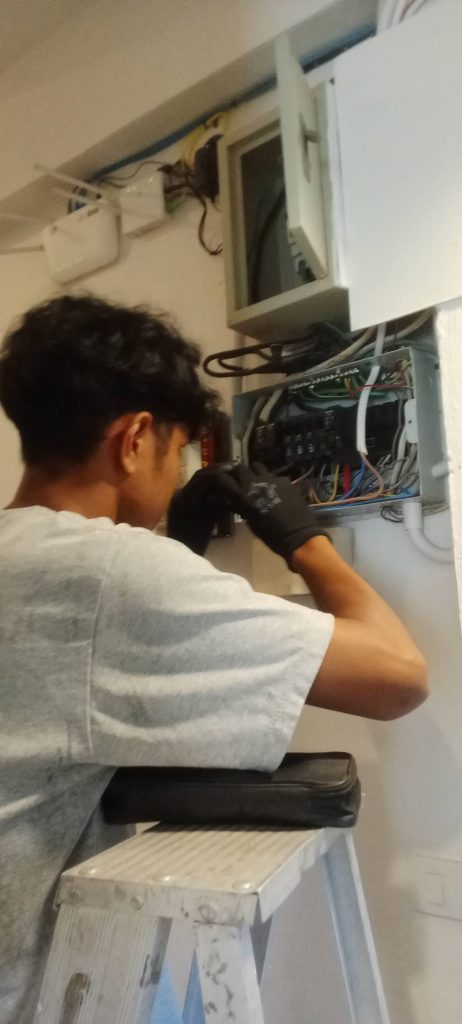 ซ่อมไฟตู้คอนซูมเมอร์