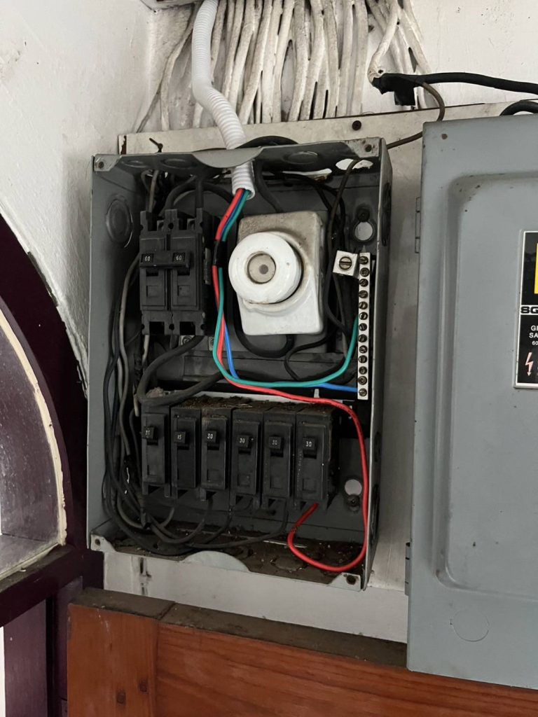 ตู้คอนซูมเมอร์ที่มีฟิวส์ถ้วย