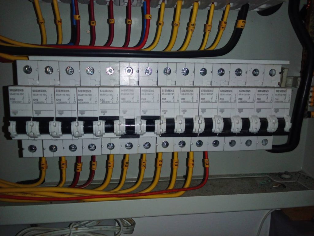 เซอร์กิตเบรกเกอร์