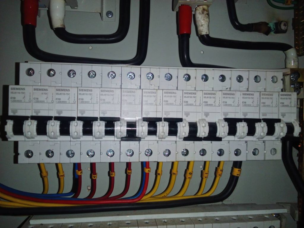 เซอร์กิตเบรกเกอร์