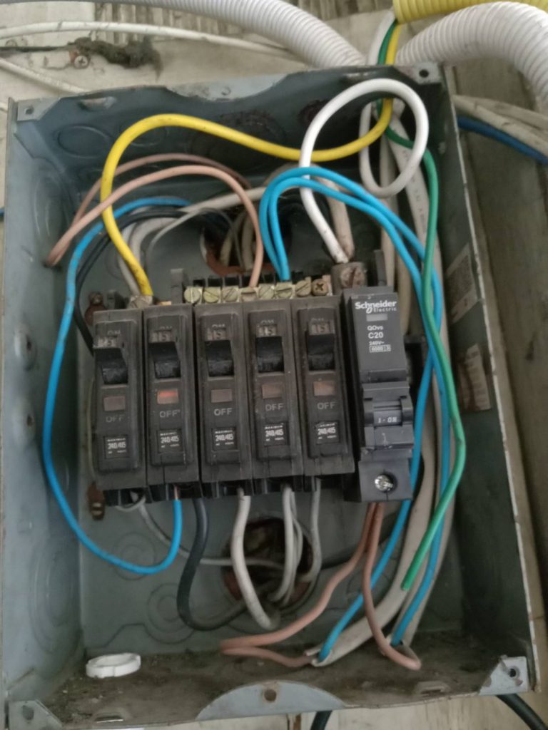 ตู้คอนซูมเมอร์