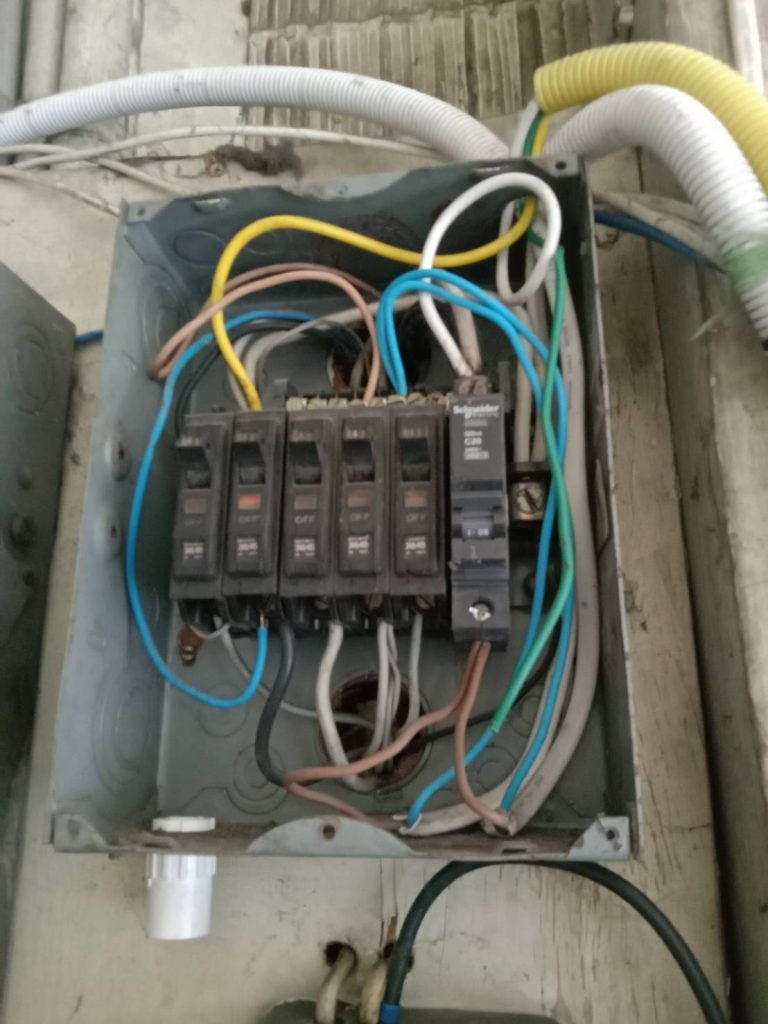 ตู้คอนซูมเมอร์