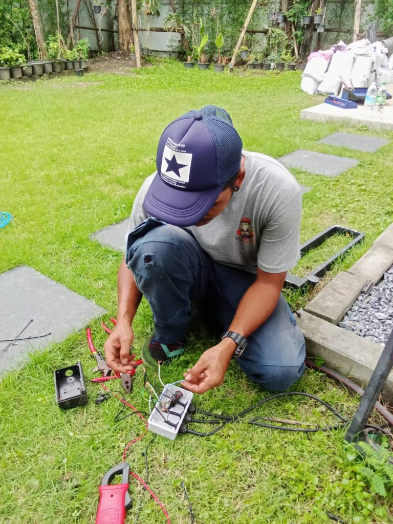 ต่อสายไฟ