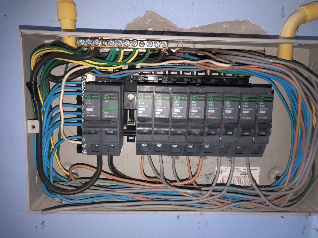 ตู้เมนเบรกเกอร์