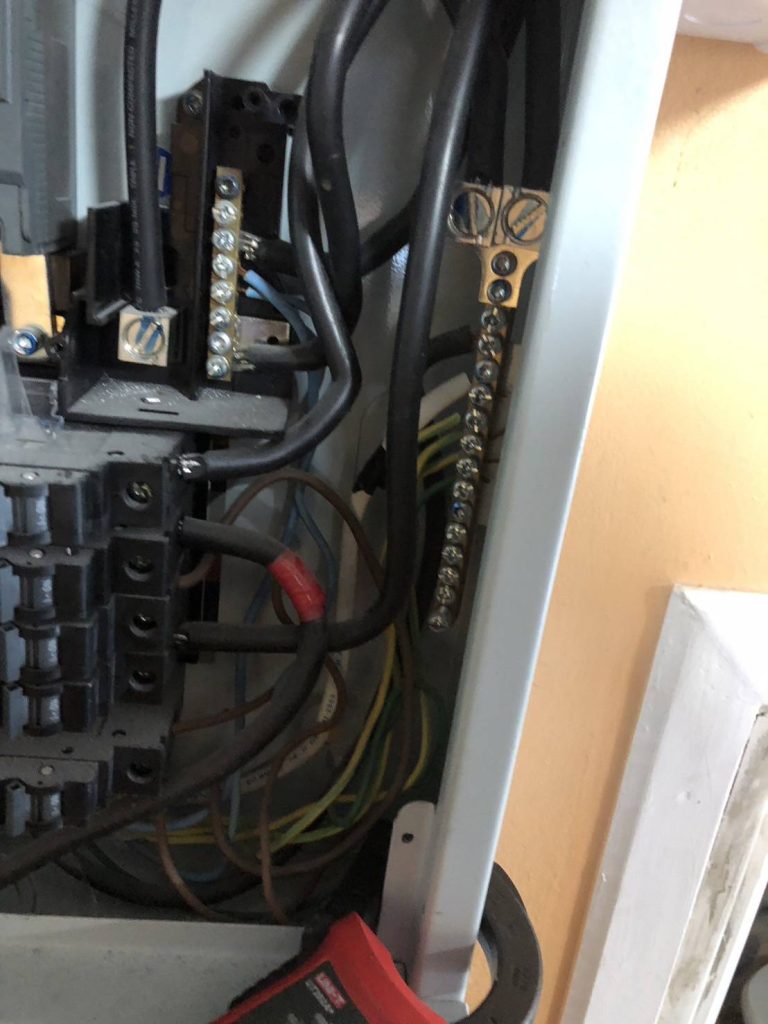 จุดต่อสายกราวด์ในตู้โหลดเซ็นเตอร์