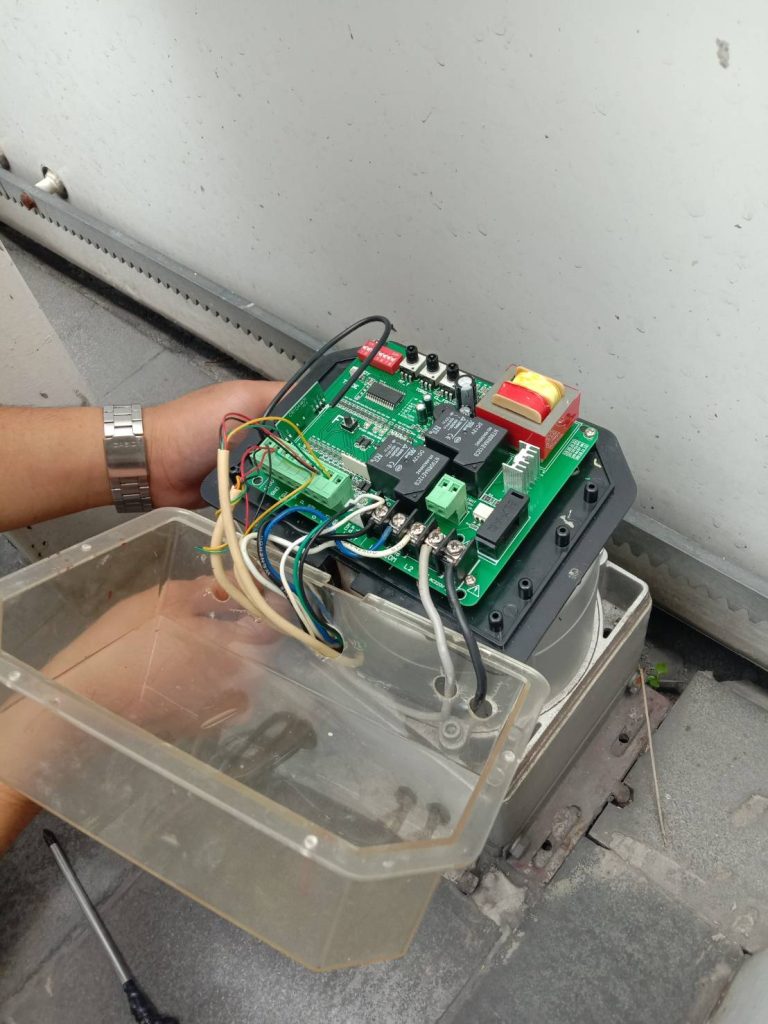 ซ่อมมอเตอร์ประตูรีโมท