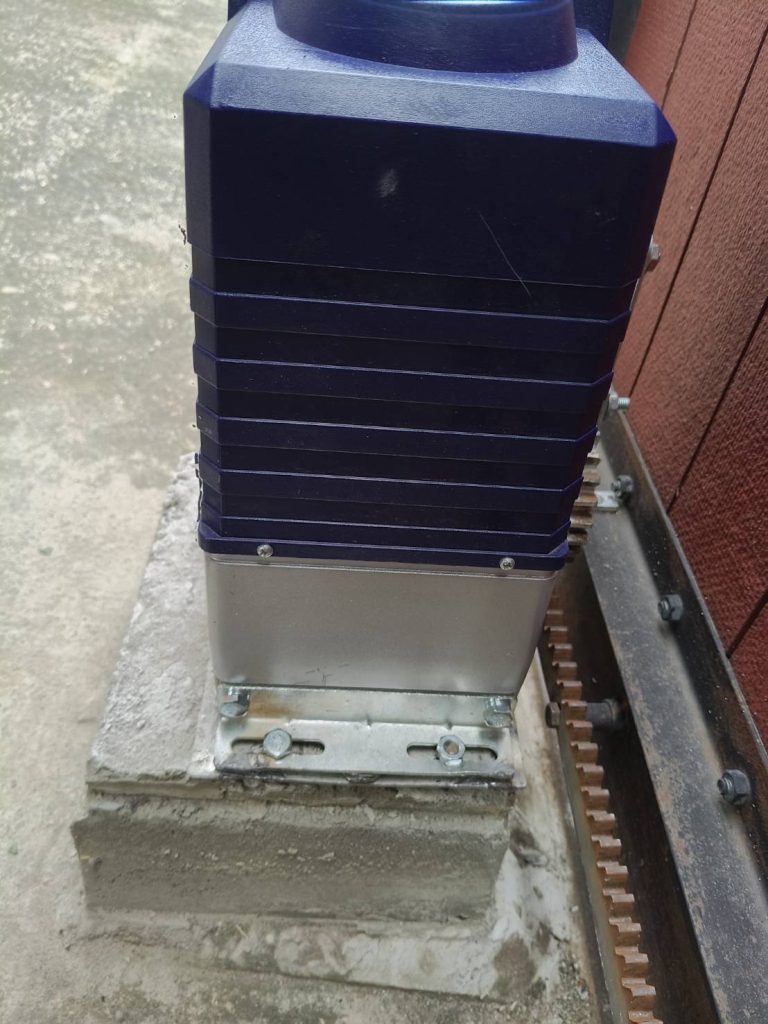 ซ่อมมอเตอร์ประตูรีโมท