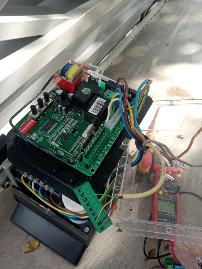 ติดตั้งมอเตอร์ประตูไฟฟ้า