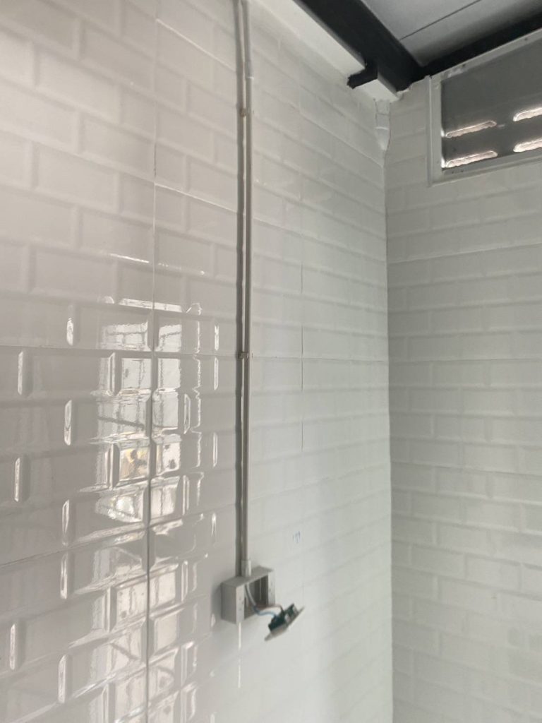 เดินสายจ่ายปลั๊ก