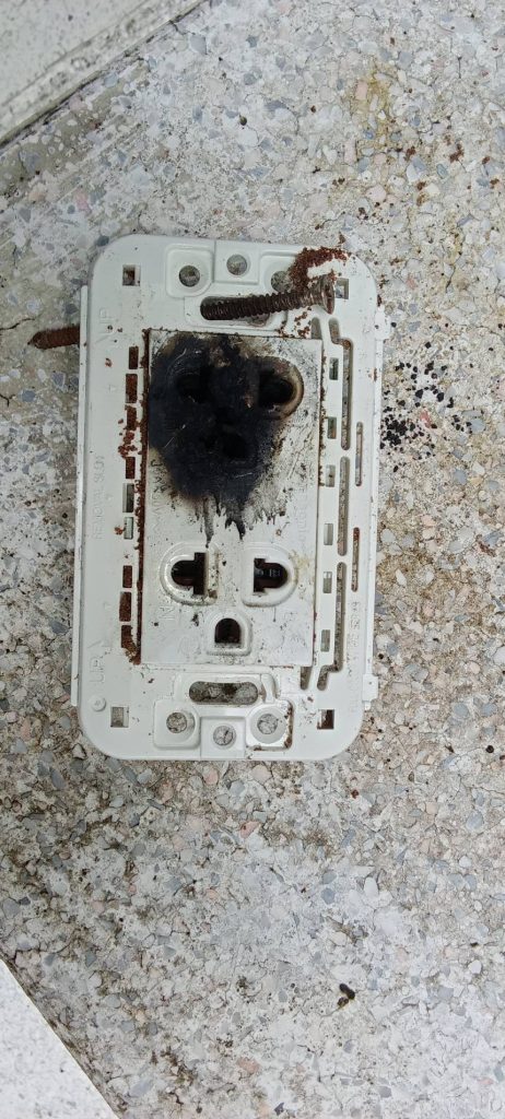 ปลั๊กไฟลัดวงจร