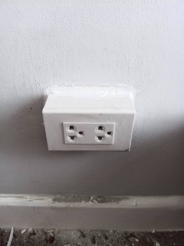 ติดตั้งปลั๊กไฟ